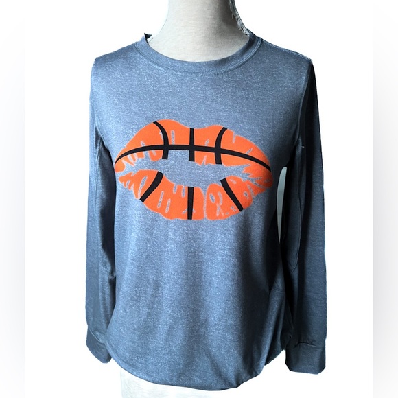 Basketball Lips Print Gray Shirt - Picture 2 of 6
